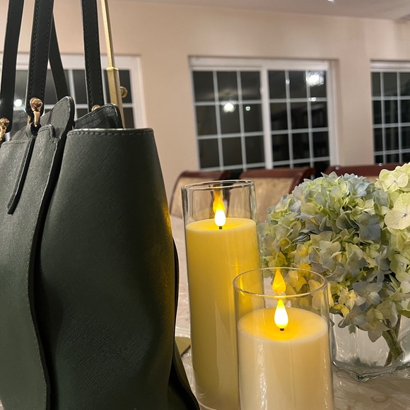 Michael Kors Olive Green Saffiano Leather Tote Gold Hardware - Picture 4 of 9